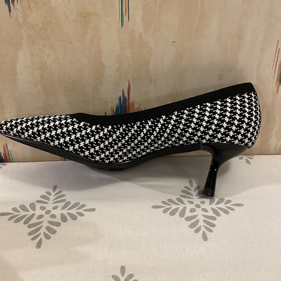 Houndstooth 2 1/2 “ Heels - Picture 3 of 6
